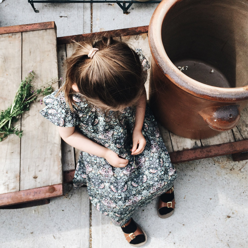 childrens_trends_i_believe_in_christina_rohde_socks_in_sandals_2